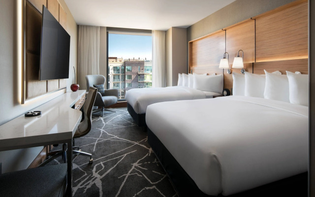 The Jacquard, Autograph Collection