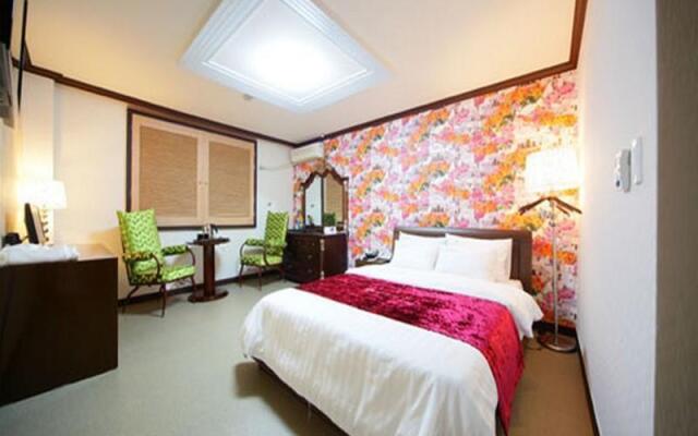 Royal Tourist Hotel