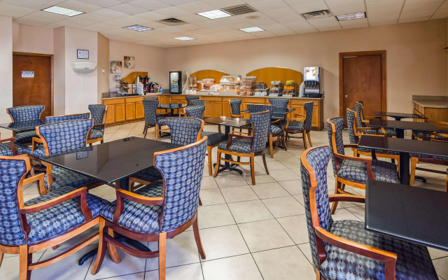 Clarion Pointe Jacksonville near Camp Lejeune