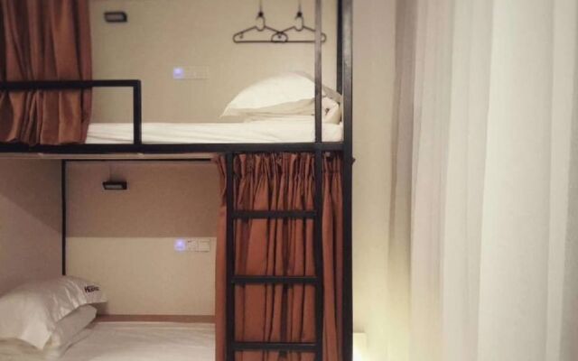 Houselet Hostel