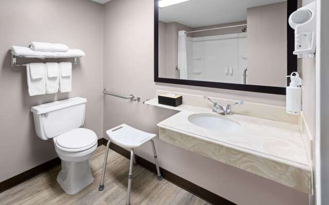 Super 8 by Wyndham Henrietta/Rochester Area