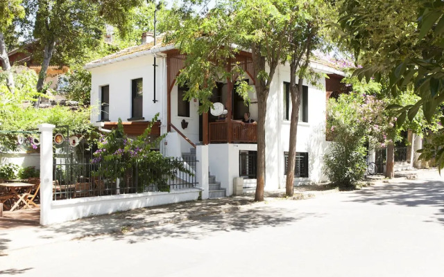 Orhan Kutbay'in Evi Turyolu Cafe Pansiyon