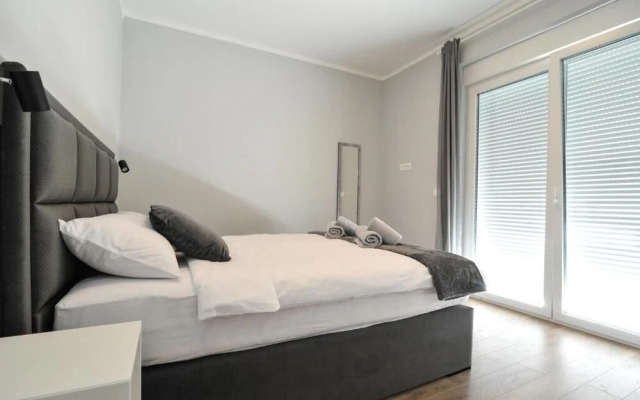 House Tony private pool&parking