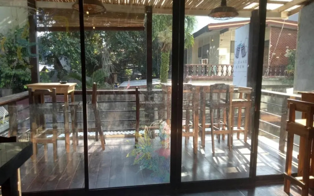 Laule'a Hostel