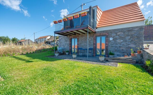 In Peaceful Prazeres Overlooking The Sea - The Old Cottage In Quinta In?Cia