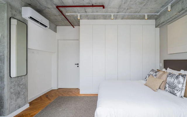 w Picturesque 2BR in Plaza Herrera