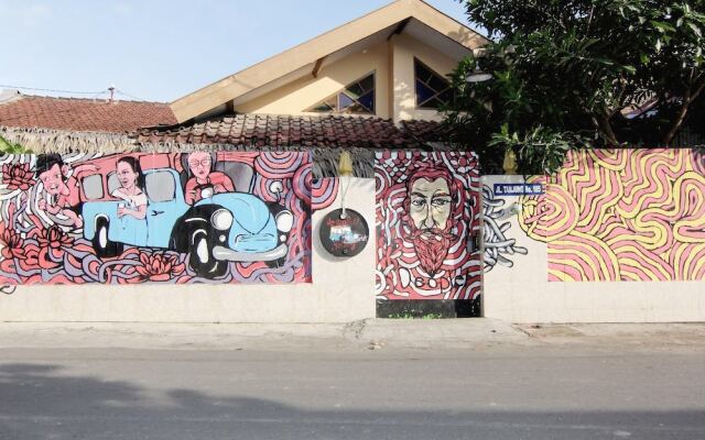 De'Oplet Homestay & Gallery