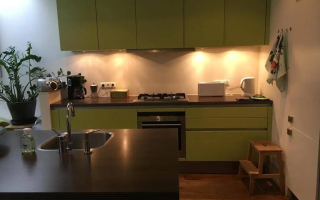 Studio Zaagmolen, Superb stylish apartment, 65m2 with private garden, close to city centre