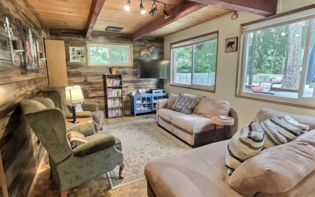 Papa`s Packwood Cabin