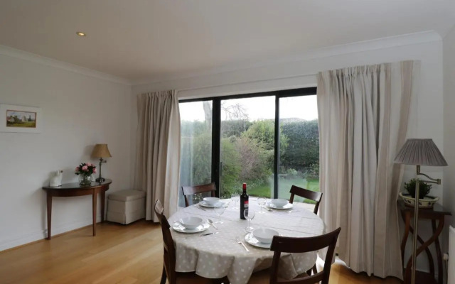 1A Erneston Crescent