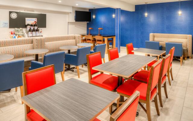 Holiday Inn Express Newberg - Wine Country by IHG