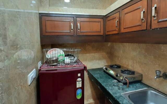 Room in Guest Room - Posh S. Delhi Foreigners Area, Lajpat Nagar