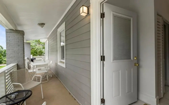 7 bedrooms Spacious House Near Downtown w Parking