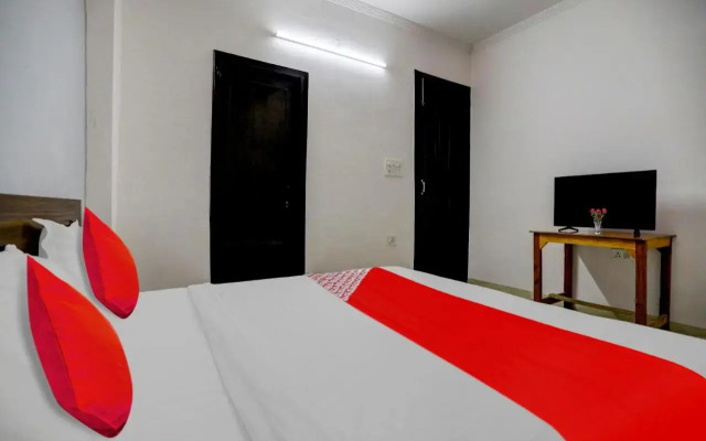 Oyo Flagship 703376 Mk Residency