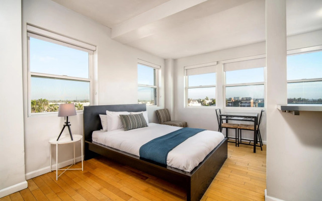 Air Venice on the Beach