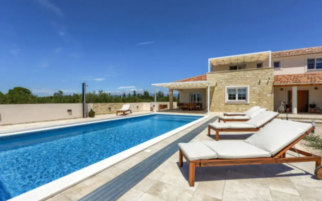 Rustic Villa Perosa With Heated Pool