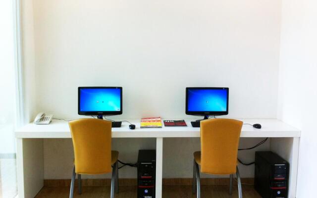 Whiz Hotel Pemuda Semarang
