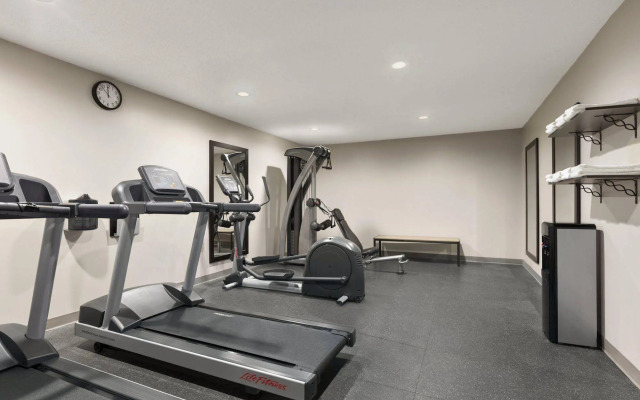 Country Inn & Suites by Radisson, Dahlgren-King George, VA