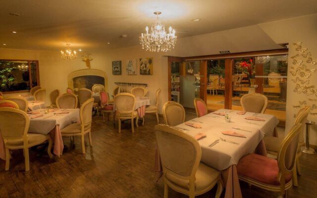 Hotel Chateau Physique