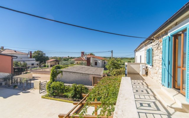 Charming stone house on a walking distance from the beach