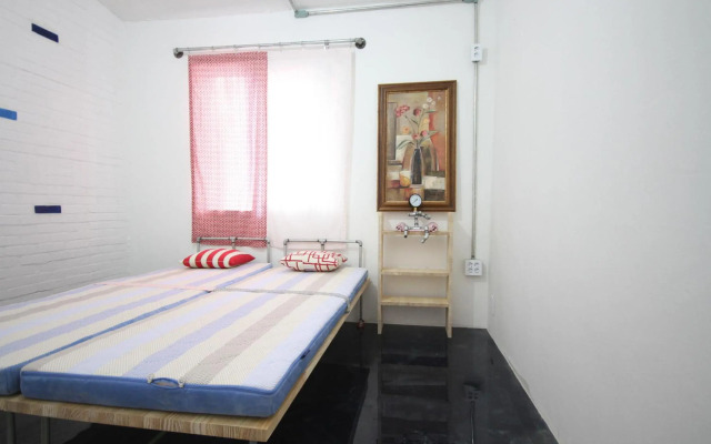 Time Travelers Party Hostel In Hongdae - Foreigners Only