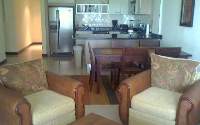 Deluxe Two-bedroom Condo - Pri 8497
