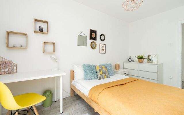 Poznan Apartment Near Old Zoo by Renters