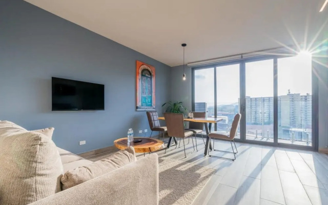 w Exceptional 1BR With Balcony in Casco View
