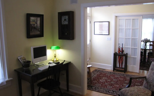 Tawsty Flower - Haines Suites