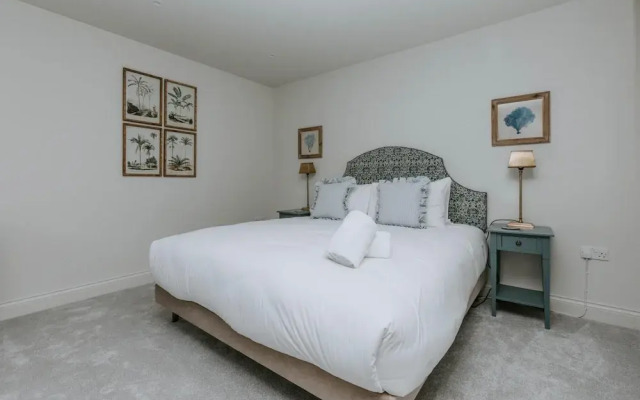 The Dragonfly - Central 2 Bedroom House