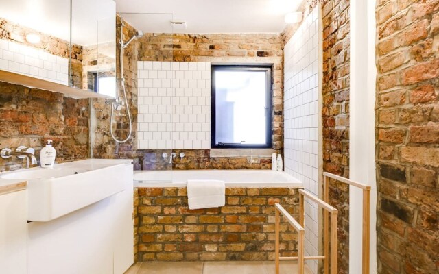 Stylish, Bright Apartment w/ Private Garden