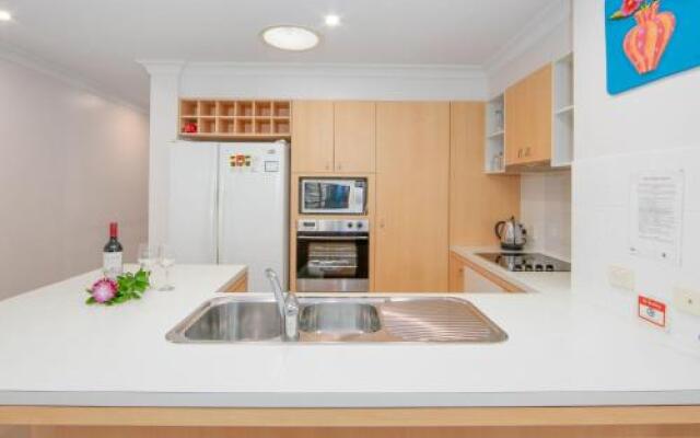 The Sands 2/20 Pacific Parade Opposite beach plus Air