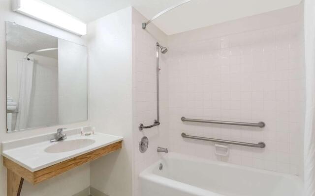 Super 8 by Wyndham Rexburg