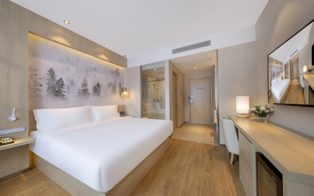 Orange Hotel  (Shanghai Hongqiao Railway Station Store)