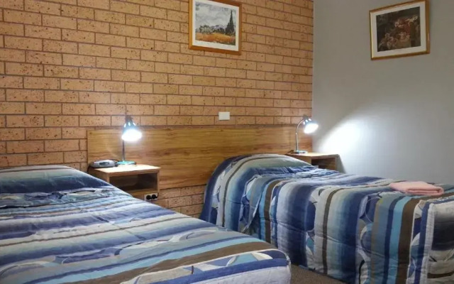 Three Ways Motel
