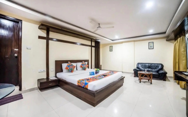OYO 6648 Hotel Royal Residency