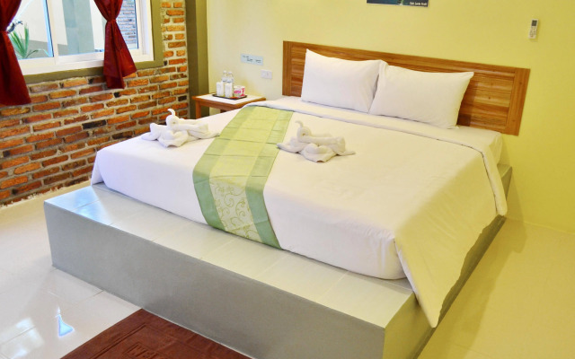 Lanta Baan Nok Resort (SHA Extra Plus)
