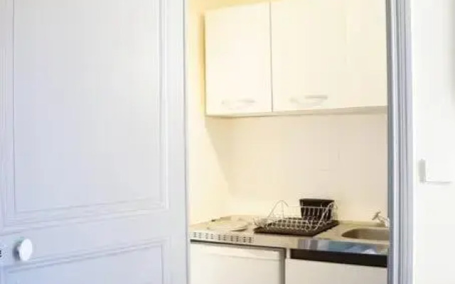 Charming Studio Overlooking a Beautiful Garden (Adults Only)
