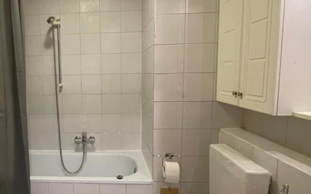 Apartment Green - Grey