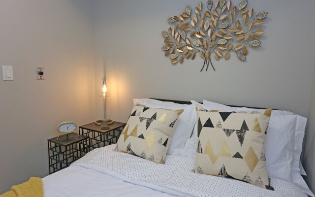 Neptune Townflats Premier 2 Bedrooms Condo Downtown Toronto