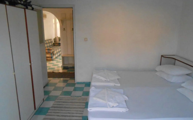 Camelia Apartments