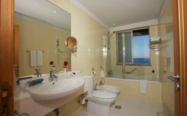 Madeira Regency Cliff