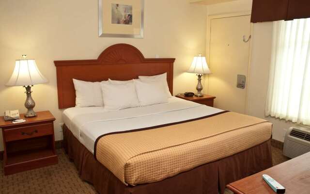 Best Western Plus Holiday Sands Inn & Suites