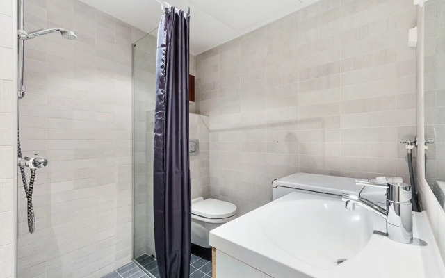 Newly Redecorated 1 Bedroom