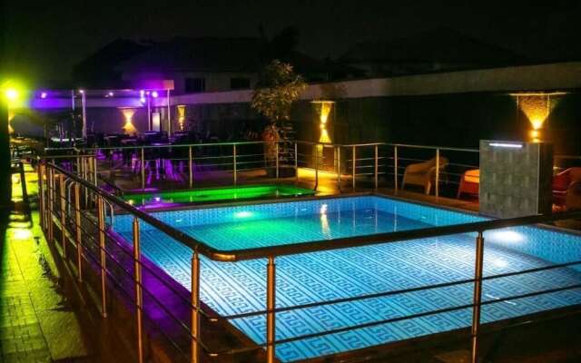 De Baylux Hotels & Suites