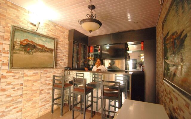 Ajoy Hotel And Suite