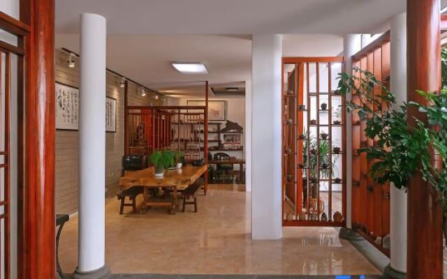Yiya Holiday Inn