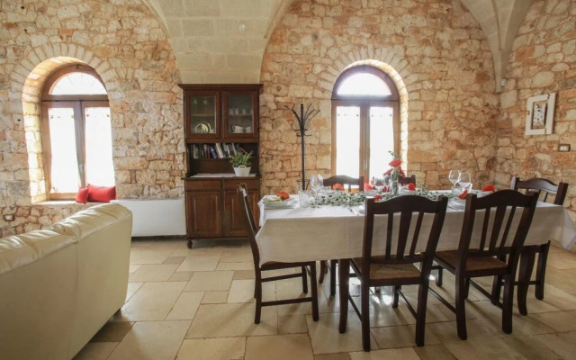 Trullo Degli Ulivi con Piscina e Idromassaggio