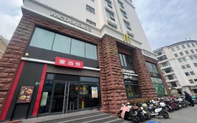 Qingzhuang Homestay (North XiZang Road)