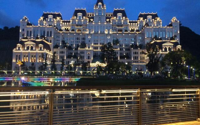 PAI Hotels·Huaguoyuan Home Appliances Plaza BRT Yixiao Lijiao Station